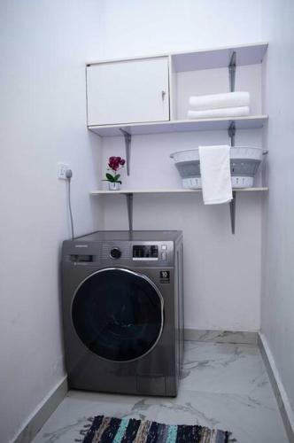 2 Bedroom Apartment With Superfast Wifi & 24x7 Electricity + Private Security