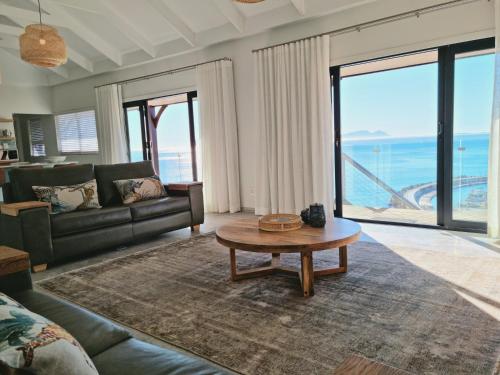 The Anchor, Luxury living for 2 with sea view and Jacuzzi