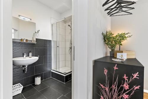 LUXOMES - Stylish & New Design Apartment - Kitchen - Netflix 2.1km von Unsernherrn entfernt