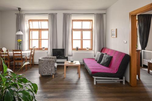 1 queen bed, 1 sofa bed
