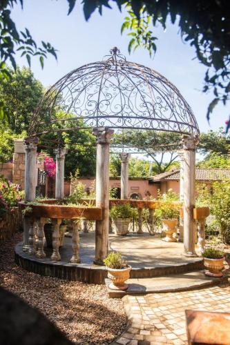 La Casa Nostra Villa Rose Garden Amore