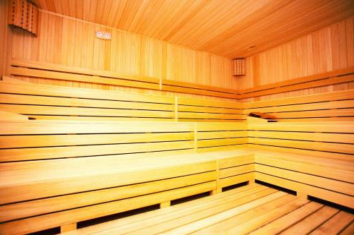 Green Garden Suites Hotel - image 6