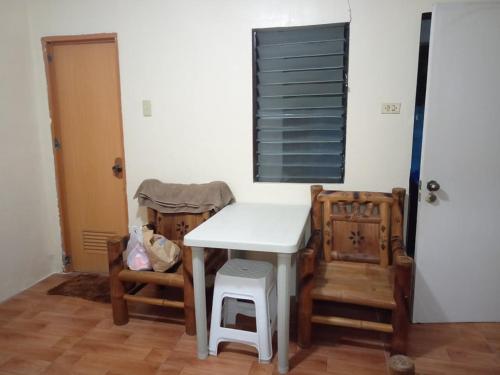 Anilao Port Transient House