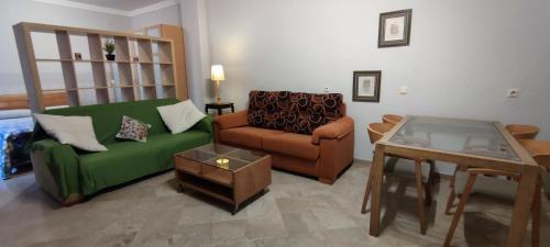  Apartamentos Serrallo, Parking gratuito y cocina, Alhambra y playa in Granada