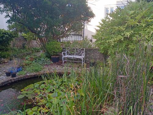 Longbridge Cottage - image 10