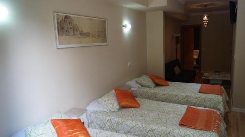 Quadruple Room with Private Bathroom image 3