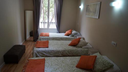 Quadruple Room with Private Bathroom image 5