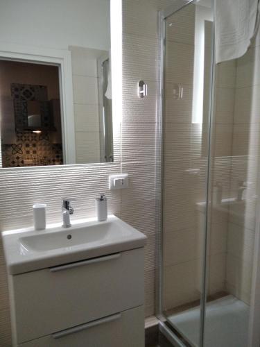 Bathroom, Chiarini22 Apartments in Fuorigrotta