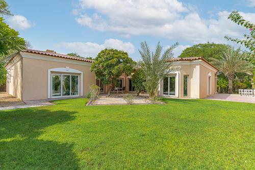 RH - Stylish & Spacious 6BR VILLA, Green Community
