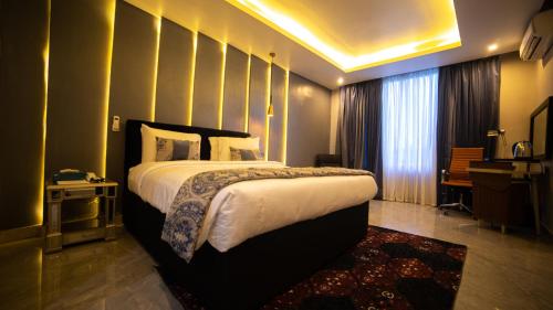 Blue Apple Hotel