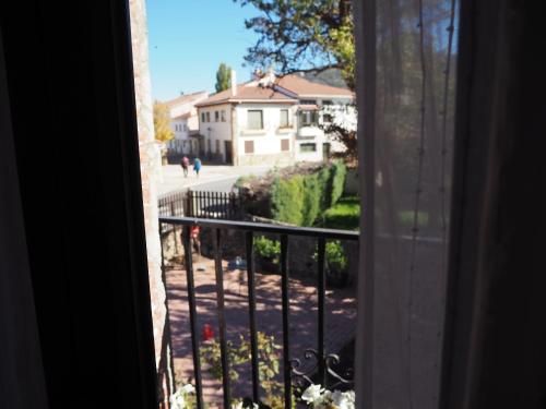 La Casa de los Abuelos Valentín (La Casa de los Abuelos Valentin) in Alameda del Valle