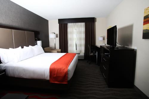 Holiday Inn Express & Suites Monroe, an IHG Hotel