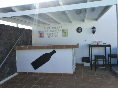  FUN FAMILY VILLA-CRAZY GOLF COURSE-HEATED POOL-COCKTAIL BAR-JACUZZI-GAMES ROOM-WIFI &UK TV in Puerto del Carmen