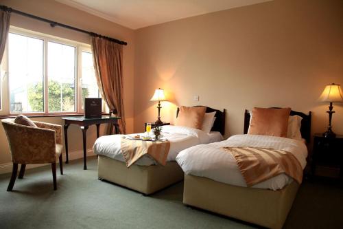 2 twin beds