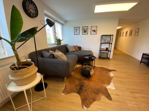 ☆FEWO ALTES KINO - MODERN - QUIET - 65M² - TV - NETFLIX - WLAN☆