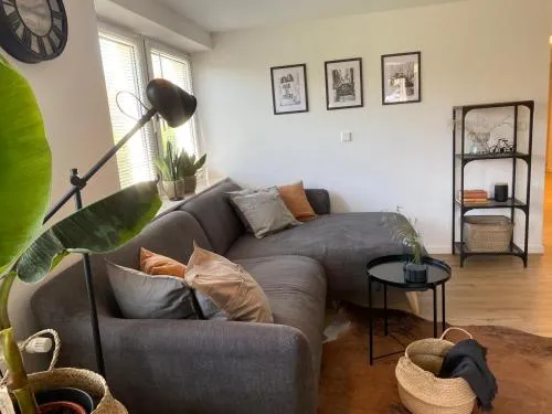 ☆FEWO ALTES KINO - MODERN - QUIET - 65M² - TV - NETFLIX - WLAN☆ in Momlingen, Deutschland