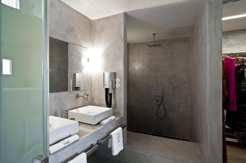 2 bedrooms, 3 beds