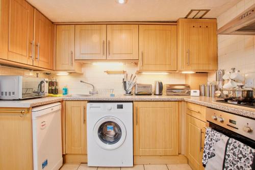 The Stunning Edinburgh Duplex Sleeps 8