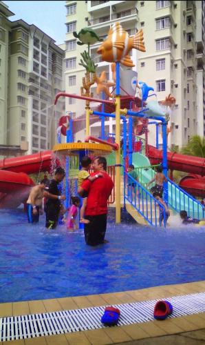 Junior ExcluSuites Bayou Lagoon Park Resort