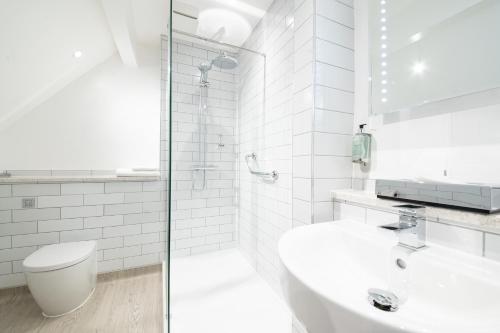 Innkeeper's Lodge Harrogate - West  Beckwith Knowle - image 2