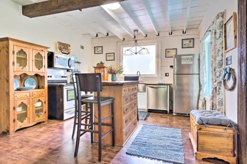 Historic Biloxi Bay Cottage with Beautiful View in Ocean Springs, USA