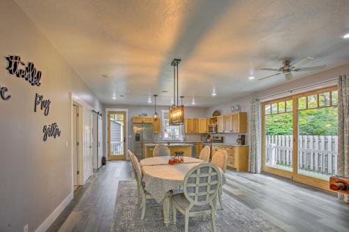 Bright Lower-Level Unit about 1 Mi to Lake Michigan detail