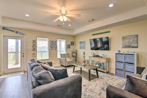 Private Beach Access: Coastal Freeport Home! in San Luis Island (TX)