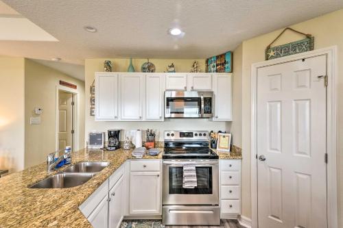 Private Beach Access: Coastal Freeport Home! in San Luis Island (TX)