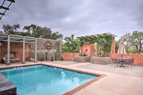. Ransom Canyon Villa with Pool - Steps to Lake!