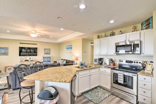 Private Beach Access: Coastal Freeport Home! in San Luis Island (TX)