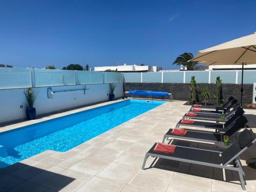 Villa Ashdene - luxury modern villa with large heated pool wifi uk tv bar & BBQ