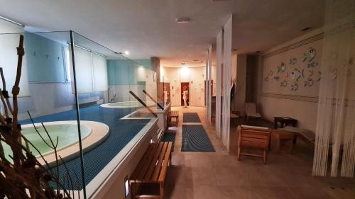 Джакузі, Saturnia Tuscany Hotel in Манчестер