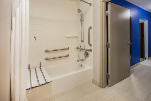 Holiday Inn Express & Suites - Ann Arbor - University South, an IHG Hotel in Ann Arbor, USA