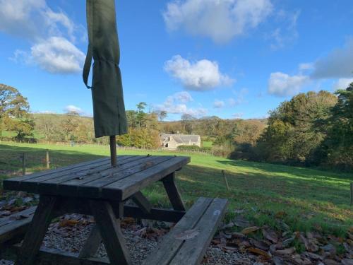 5* Shep Hut with far reaching views of Devon - image 10