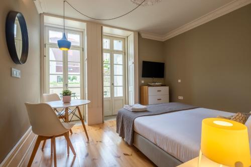 MyStay Porto Bolhão - Pool & Garden - image 2
