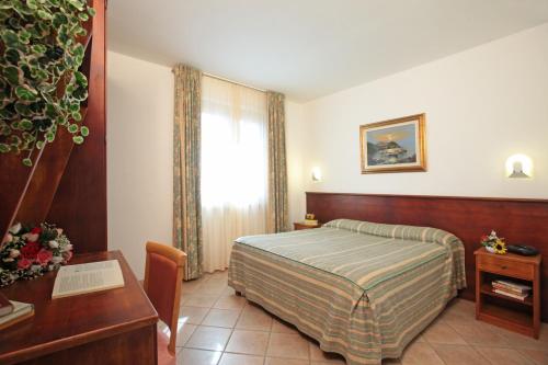 Tris Hotel - image 9