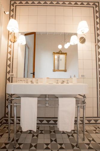 Superior Apartment image 9