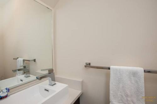 Work inToronto's finest Luxury CoLiving Townhome