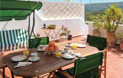  Beautiful home in Heraklio Perfecture with 2 Bedrooms and WiFi in Smárion