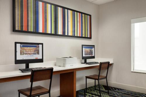 Holiday Inn Express & Suites Searcy, an IHG Hotel