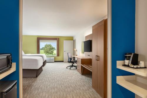 Holiday Inn Express & Suites Searcy, an IHG Hotel