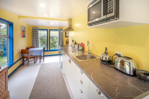 Duša, Matagouri Cottage - Port Levy Holiday Home in Diamond Harbour