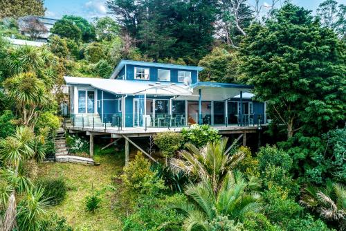 Bay Views on Burrell - close to Surfdale Beach photo 1