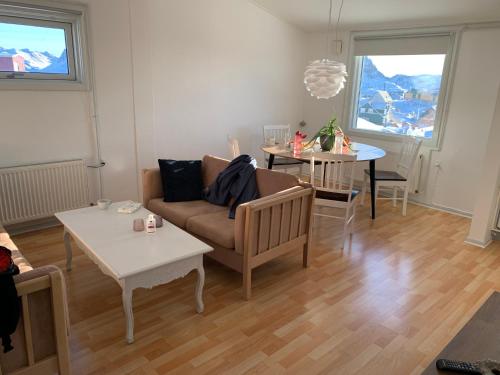Isi4u apartments, snowmobile and dogsled in Sisimiut
