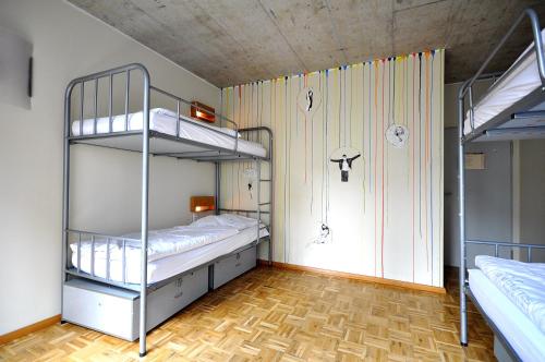 room detail thumbnail 1