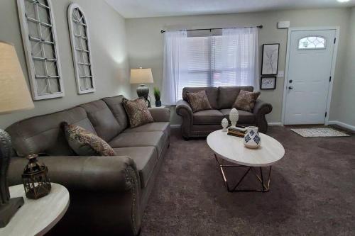 Diamond in the Rough-696 in Middletown, USA