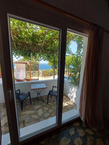 Iekārtas, Beautiful house located on a hill, with a spectacular sea view in Koumeika