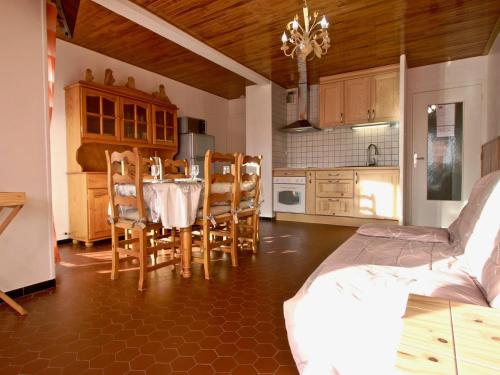 Appartement Chamrousse, 3 pièces, 6 personnes - FR-1-340-48 - Apartment - Chamrousse