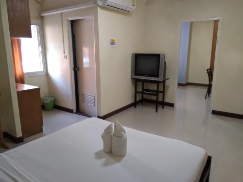 ฐิติกร แกรนด์วิว Room Type - Deluxe Quadruple Room