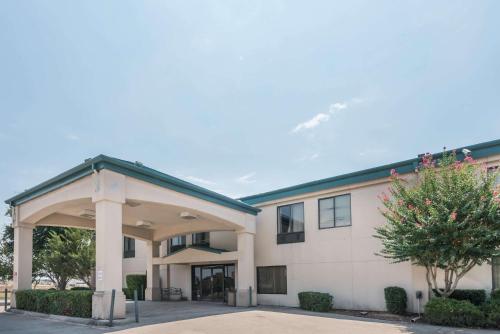 Super 8 by Wyndham Fort Worth Downtown South in Fort Worth, USA